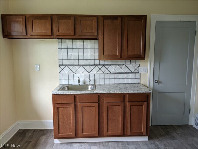 Foto del edificio - 3304 E 118th St