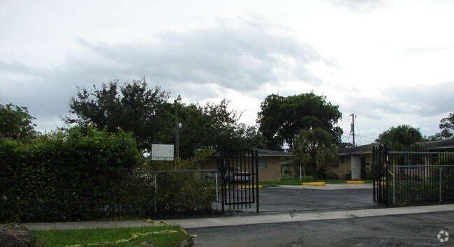 Foto del edificio - 15105 Harding Ln