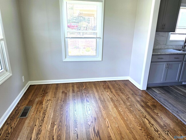 Foto del edificio - 507 Redbud Dr NW