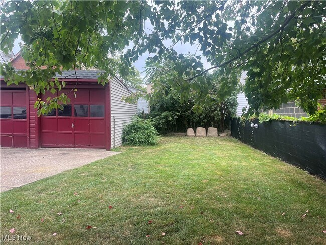 Building Photo - 2053 Halstead Ave