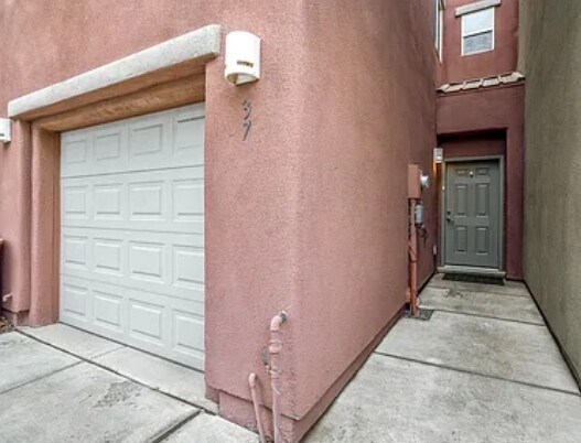 Foto del edificio - 37 Canyon Cliff Dr