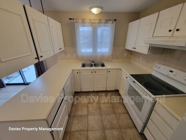 Photo du bâtiment - 9323-9173 173 St NW