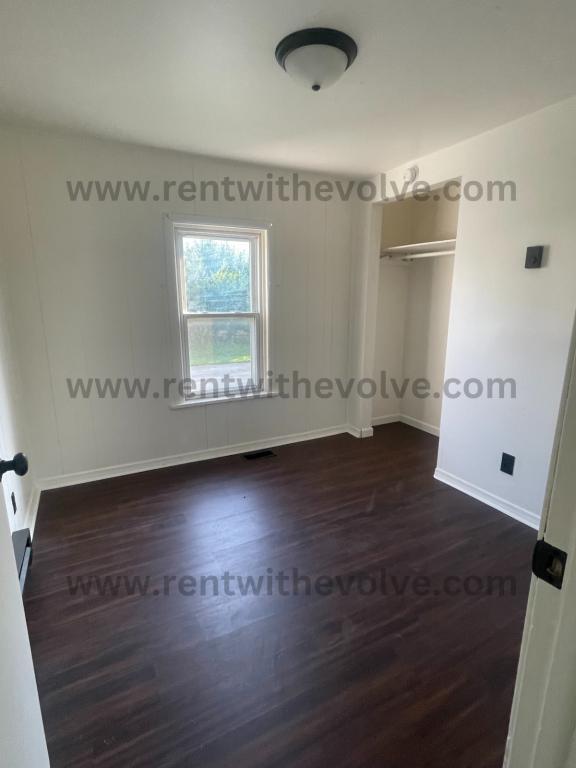 Building Photo - 301 S Plum St