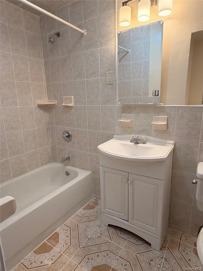 Building Photo - 310 S 7th Ave