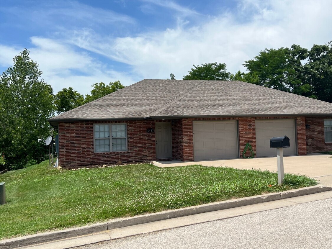 5437 Deer Valley Dr, Jefferson City, MO 65109 Townhome Rentals in
