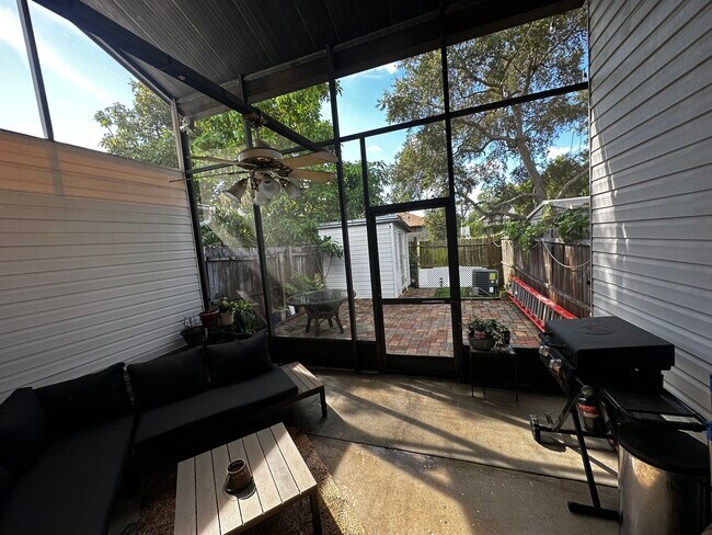 Foto del edificio - 2750 S Pines Dr