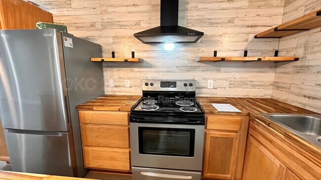 Foto del edificio - 1617 N Christine Dr