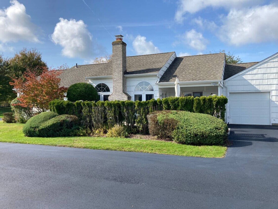 100 St.Andrew Cir, Southampton, NY 11968 Condo for Rent in