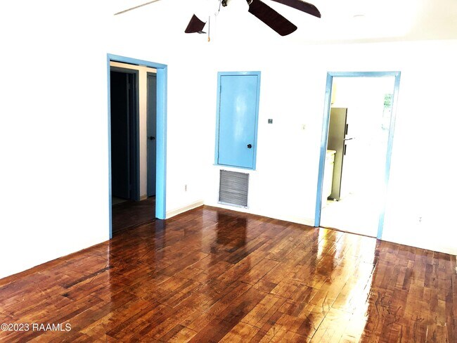 Foto del edificio - 413 Knollwood Cir