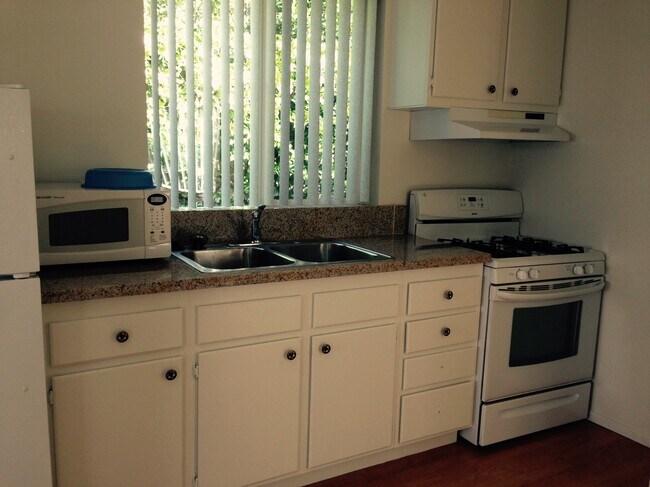 Foto del edificio - 3252 Community Ave