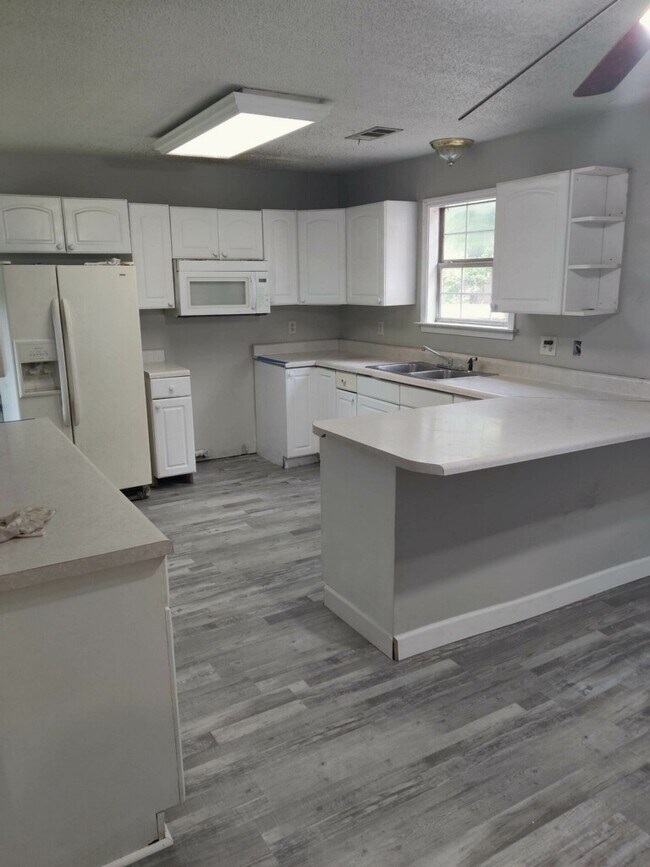 Building Photo - 1013 Co Rd 306