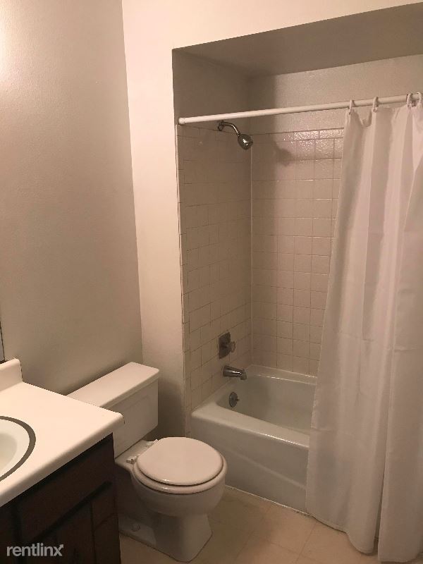 Building Photo - 3 br, 2 bath Apartment - 3237 Baltimore Ave