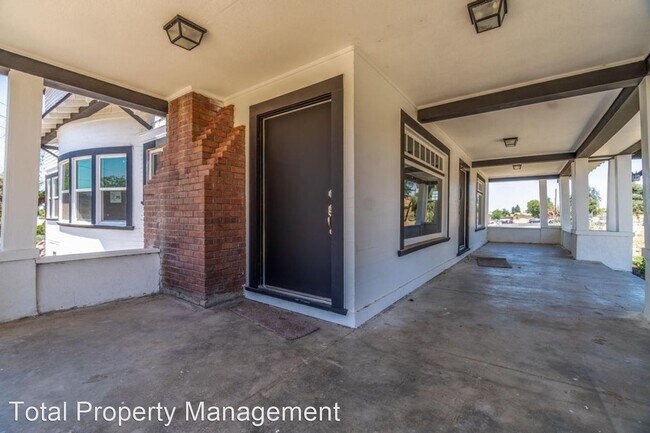 Foto del edificio - 4 br, 2.5 bath House - 1019 N. Main St.