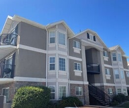Building Photo - 3932 Romney Park Dr