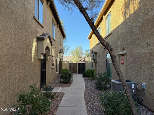 Foto del edificio - 2150 E Bell Rd