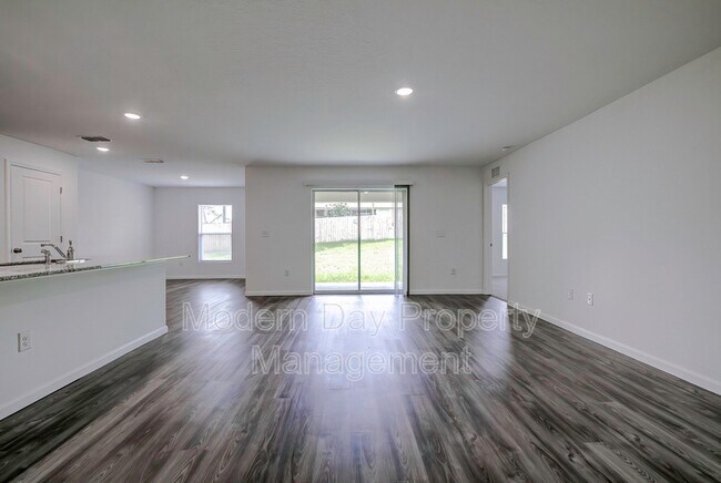 Foto del edificio - 2440 Ring Rd