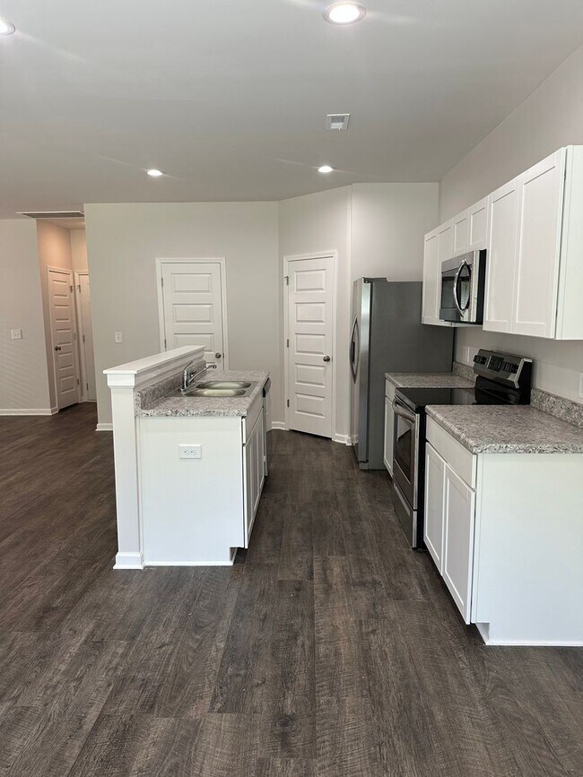 Foto del edificio - Three Bedroom | Two and a Half Bathroom Ho...