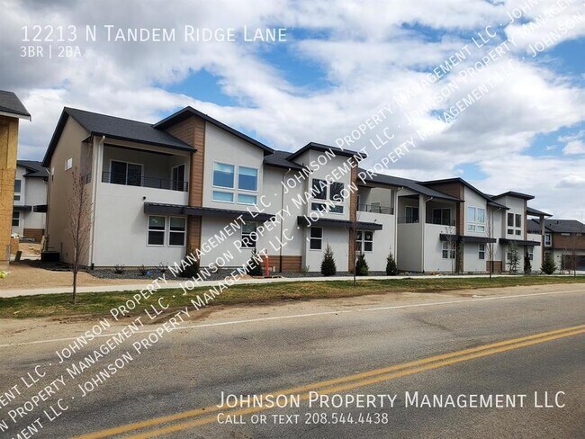 Foto del edificio - Modern Townhome Living in Eagle Foothills ...