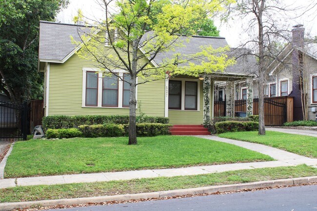 Foto del edificio - QUINTESSENTIAL ALAMO HEIGHTS COTTAGE