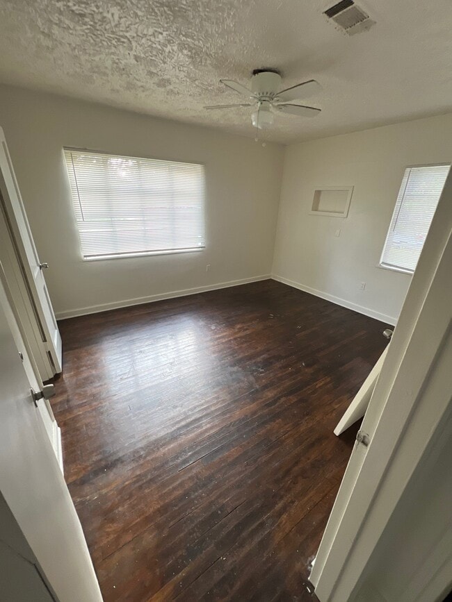 Building Photo - 709 Verdemont Dr