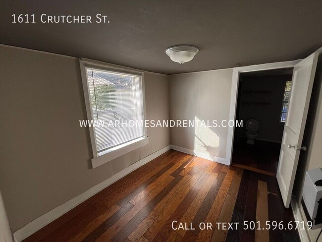 Building Photo - 1611 Crutcher St