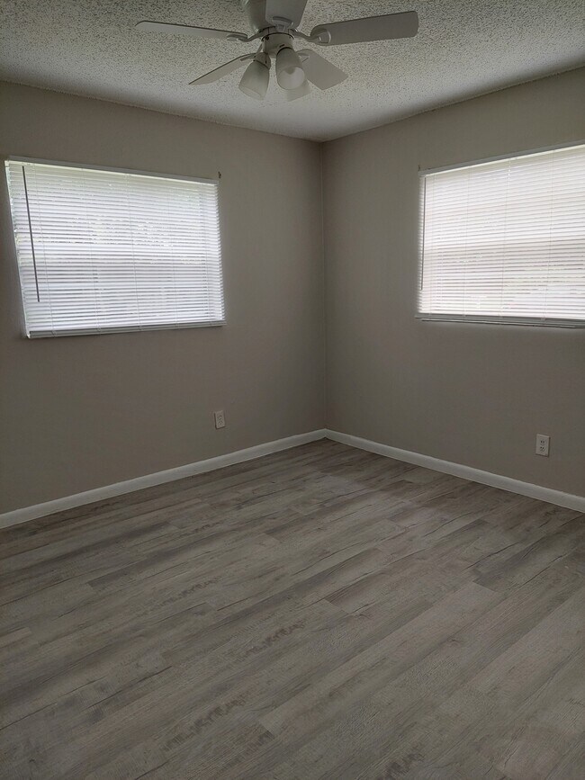 Dormitorio #2 - 653 Bonnie Ln