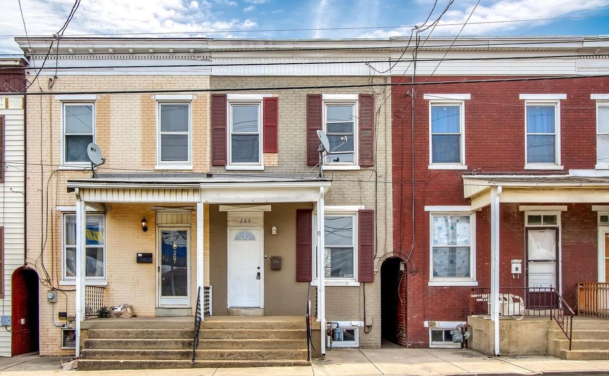 Primary Photo - 3 Bedrooms 1 Bath - York City Schools