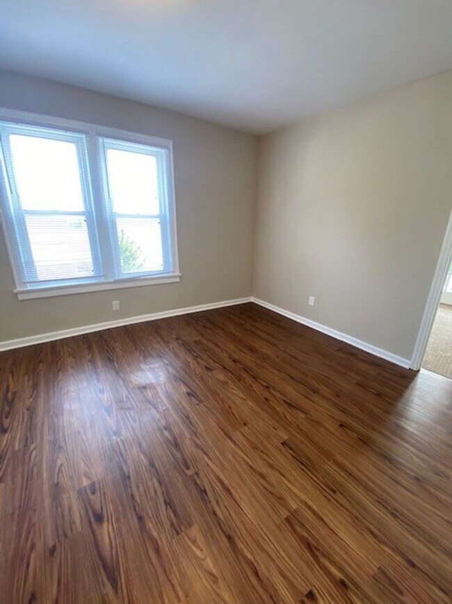 Foto del edificio - 350-352-352 E Hinman Ave
