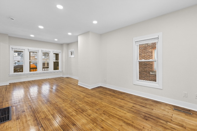 Foto del edificio - 1814 E Linnwood Ave