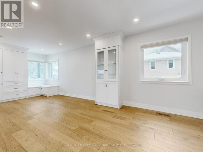 Building Photo - 21 Willowbank Ave