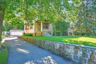 Building Photo - 806 Pelhamdale Ave