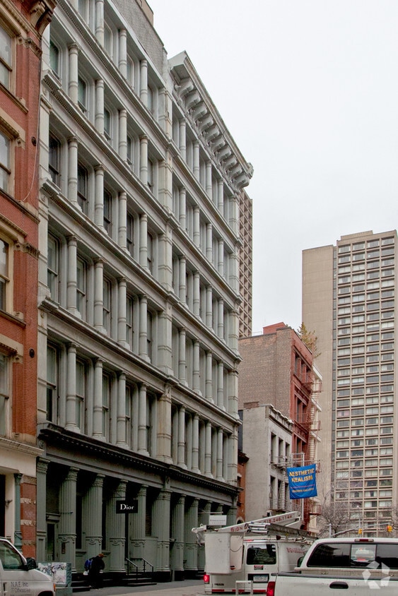 Building Photo - 137 Greene St