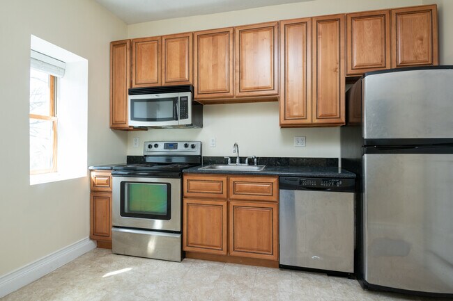 Building Photo - Charming 1 Bed/1 Bath in Mount Pleasant. P...