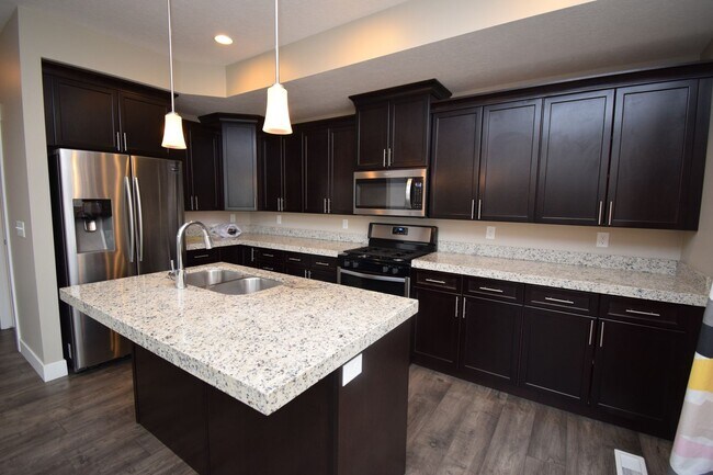 Foto del edificio - Gorgeous 3 Bedroom Townhome in Sandy!