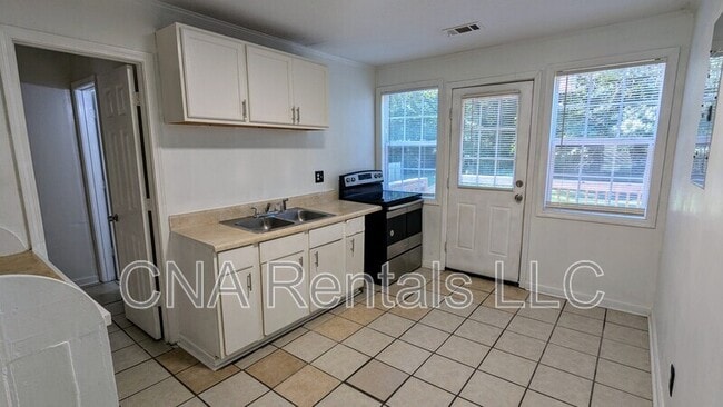 Building Photo - 370 Roosevelt Cir NE