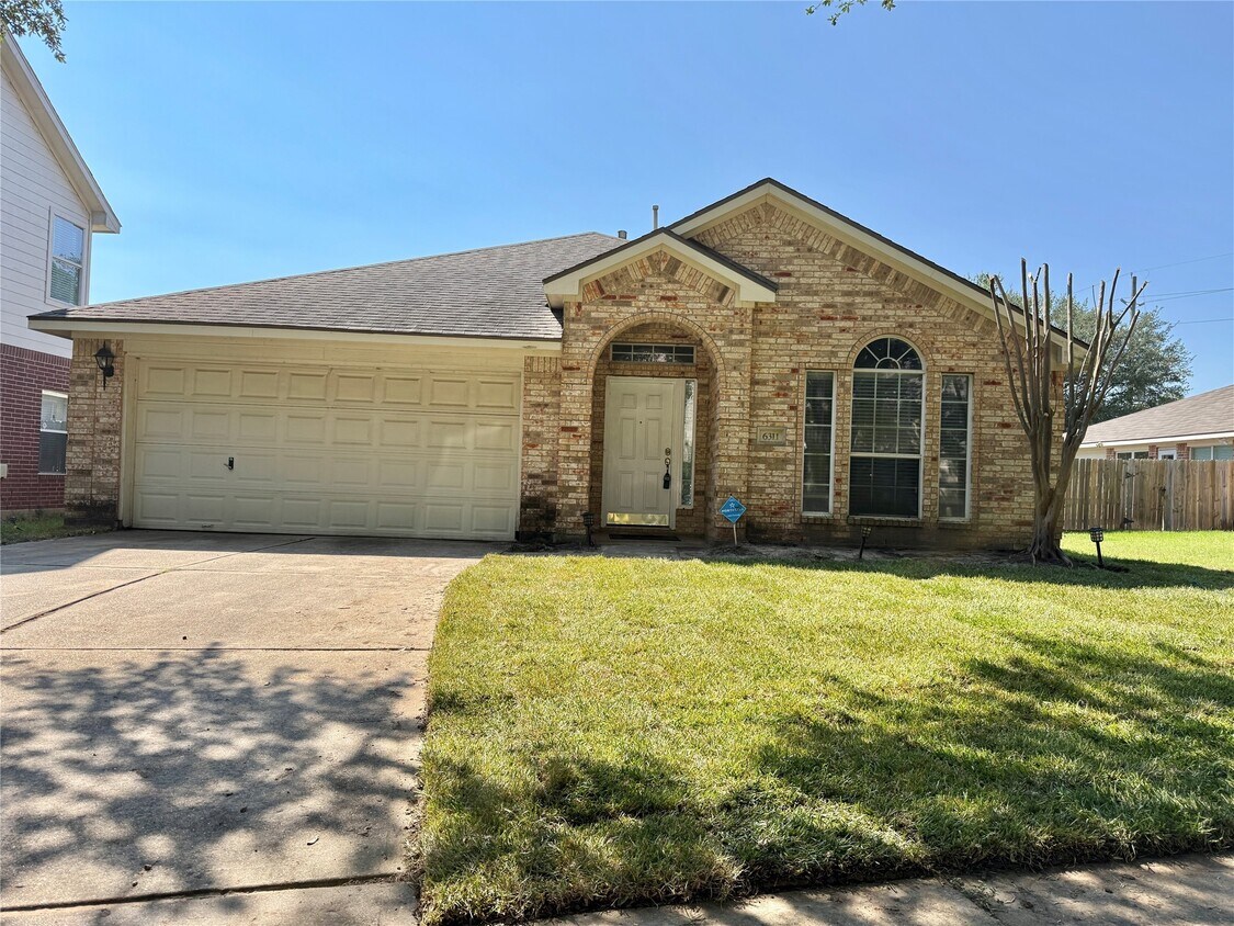 Foto principal - 6311 Rumford Ln