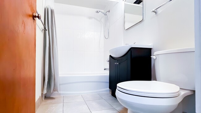 Building Photo - 1925 Nelson St.