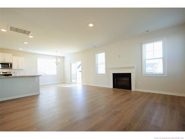 Sala de estar - 331 Brentmoor Dr
