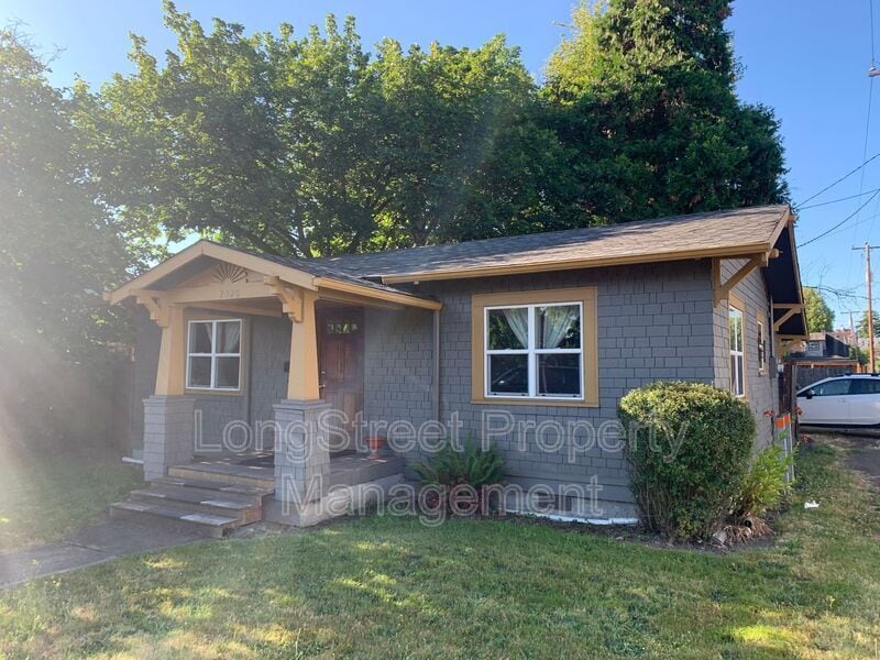 Primary Photo - 2020 NW Harrison Blvd
