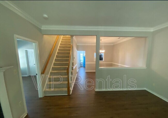 Building Photo - 4132 Bush Lake Dr
