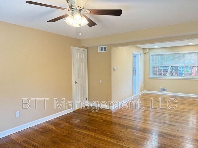 Foto del edificio - 8804 Bradford Rd