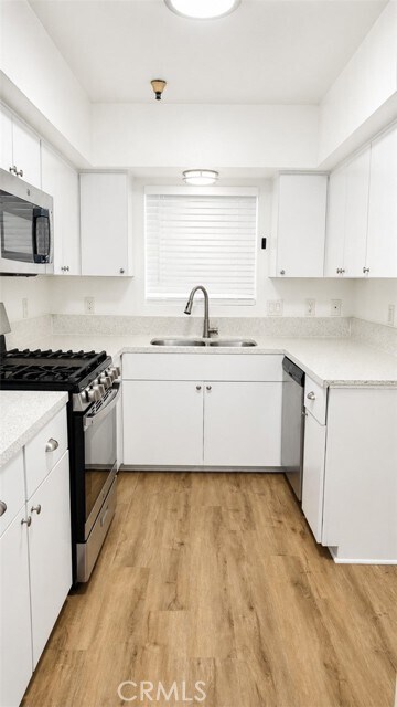 Foto del edificio - 7900 Woodman Ave