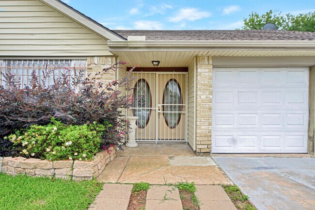 Foto del edificio - 15927 Wingdale Dr