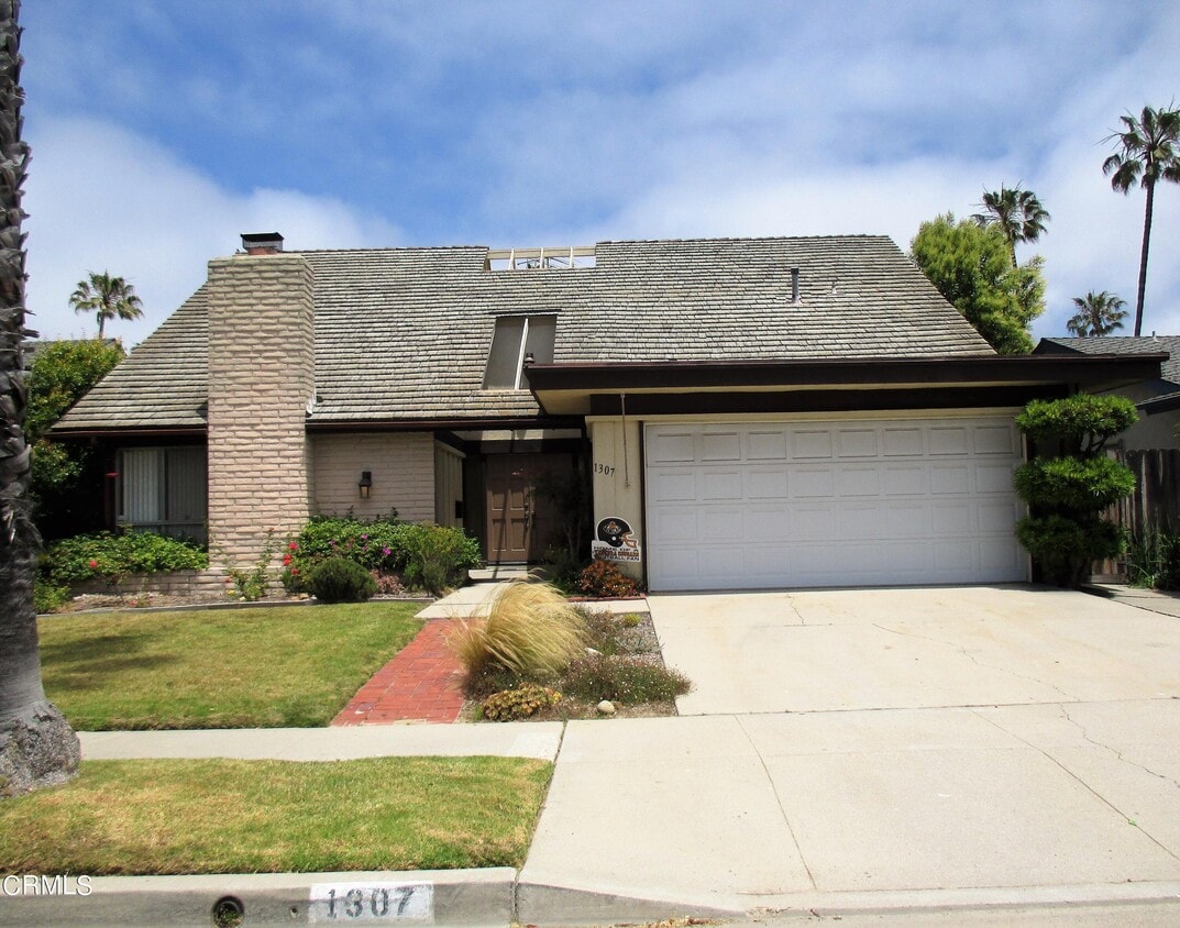 Primary Photo - 1307 Seafarer St