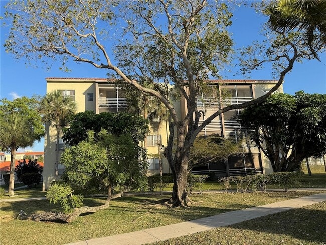 Photo - 1810 N Lauderdale Ave Apartment
