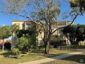 Building Photo - 1810 N Lauderdale Ave