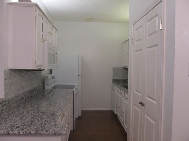 Building Photo - 9600 Royal Ln