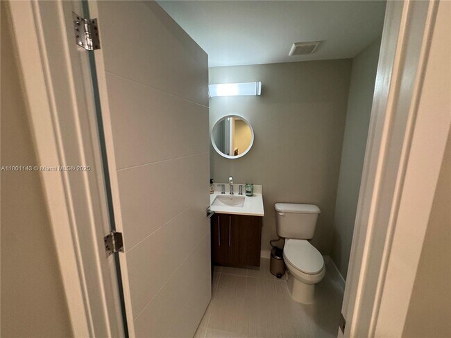 Foto del edificio - 7875 NW 107th Ave