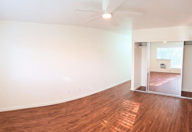 Building Photo - Crosspointe SaltLake Aloha Stadium Area 2 ...