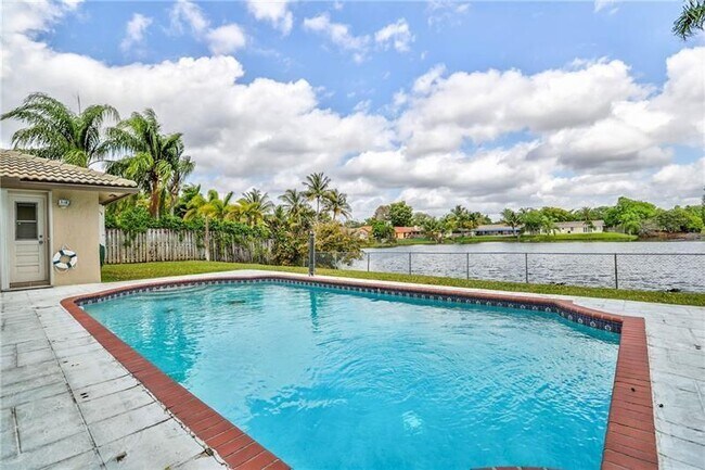 Building Photo - 1540 NW 96th Ave